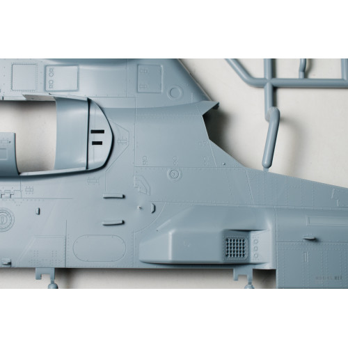 Academy 12127 Сборная модель USMC AH-1Z "Shark Mouth" 1:35