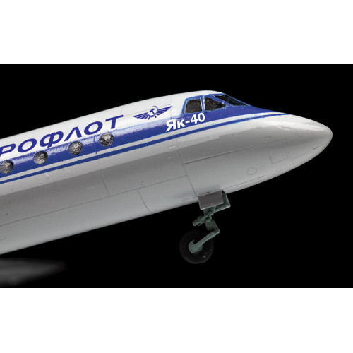 Звезда 7030 Сборная модель Турбореактивный пассажирский самолет Як-40 1:144